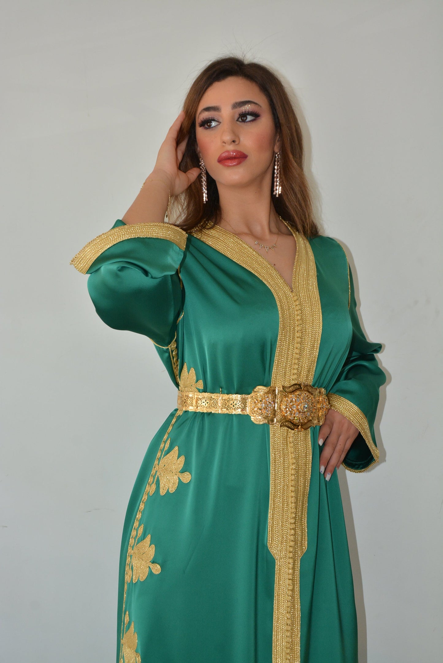 Caftan Vert en Drap de Soie par ATELIER BY