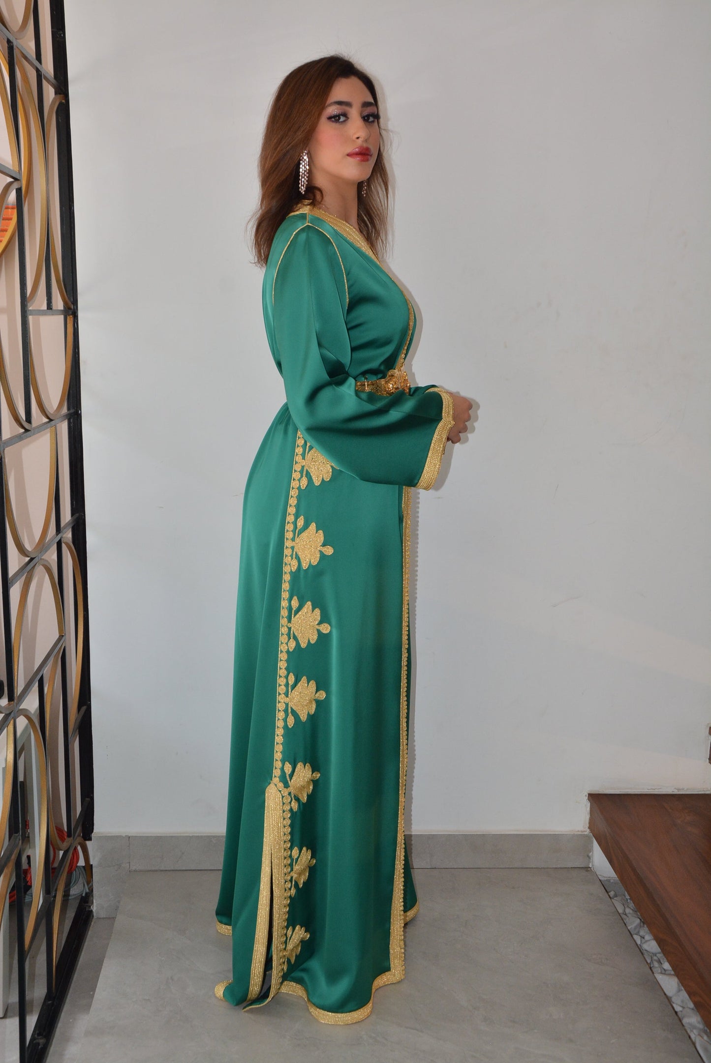 Caftan Vert en Drap de Soie par ATELIER BY