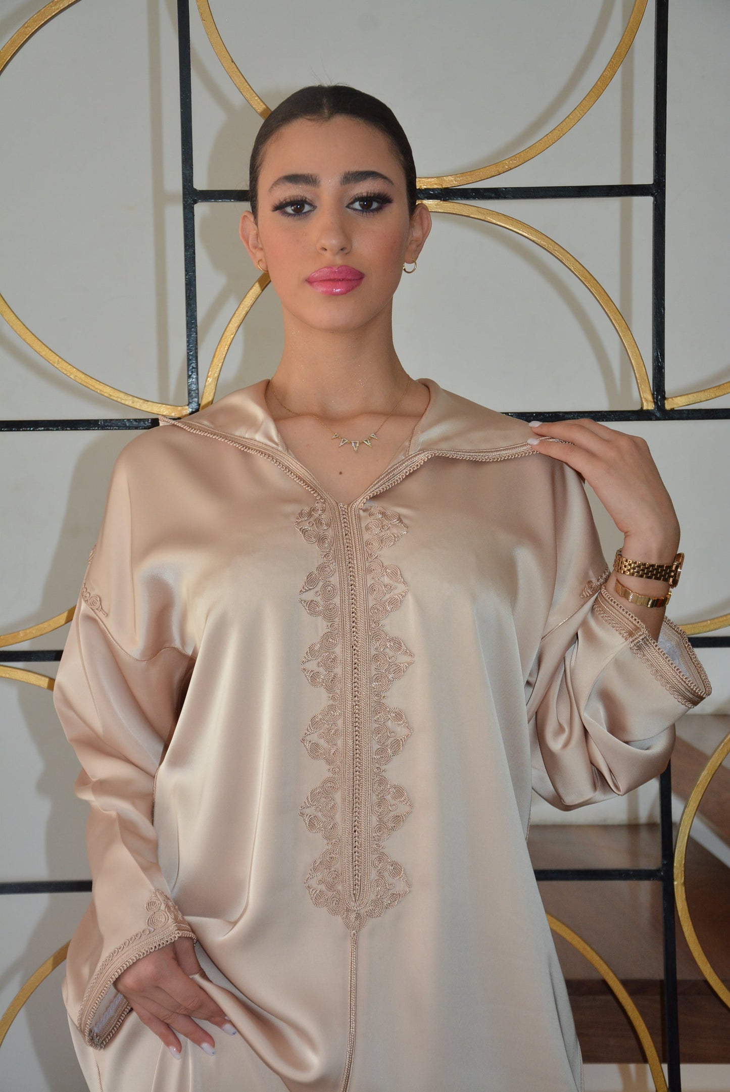 Jellaba makhzania en drap de soie façon zwaq mâalem en fil de soie