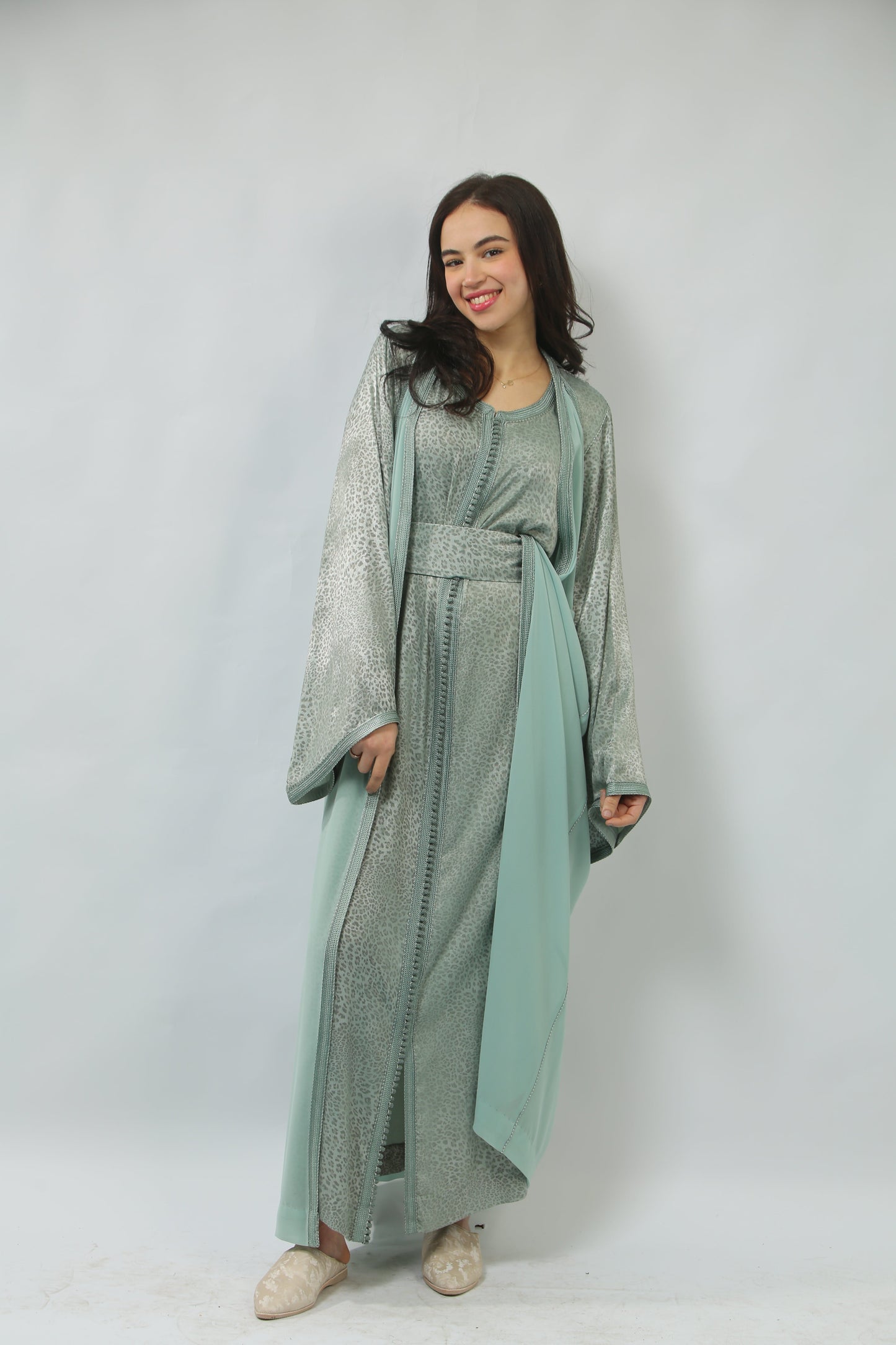 Caftan Léger et Raffiné – Alliance de Yakout et Crêpe Georgette