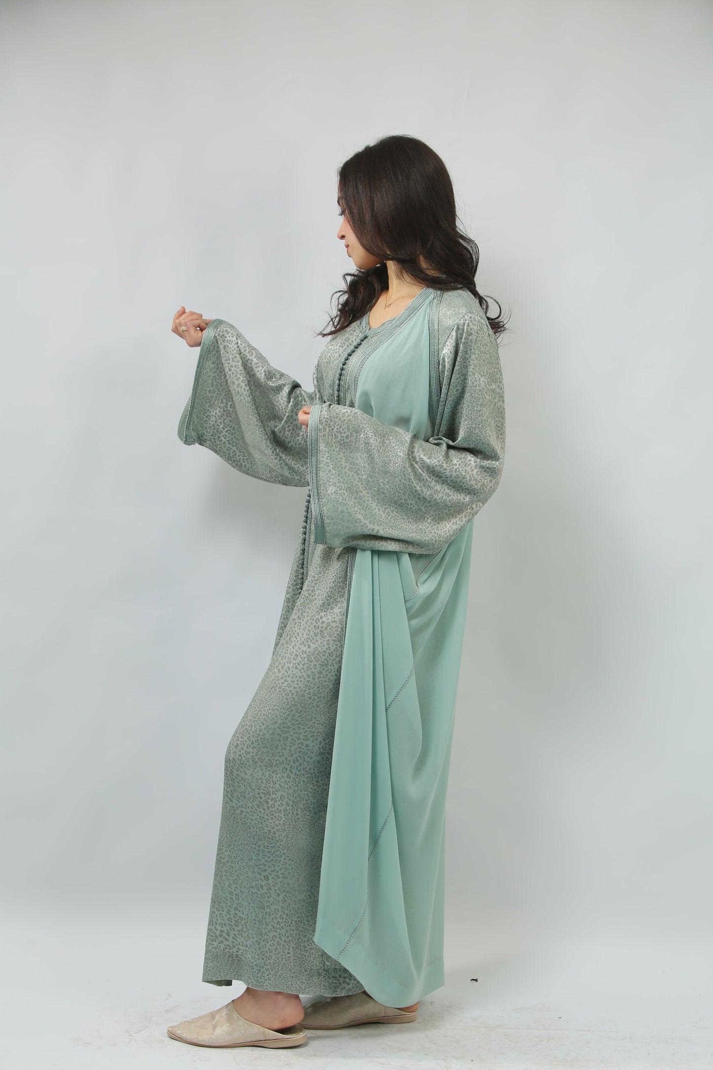 Caftan Léger et Raffiné – Alliance de Yakout et Crêpe Georgette