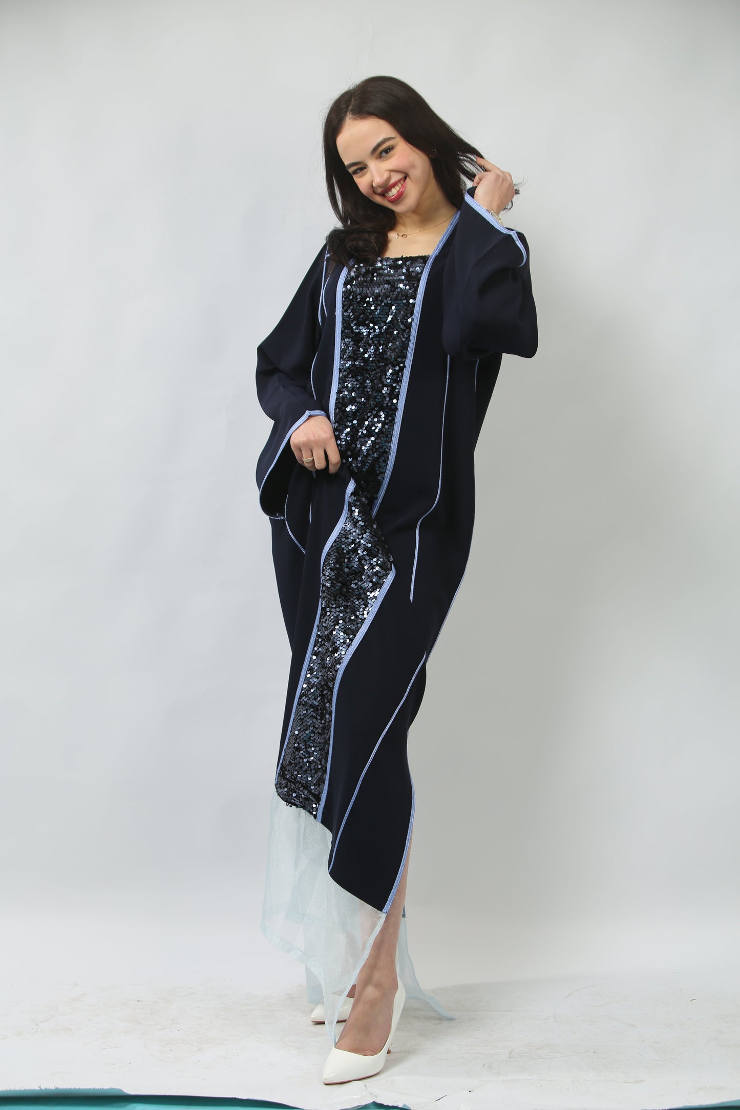 Raffinement Absolu – Caftan aux Sequins et Finitions d’Artisan