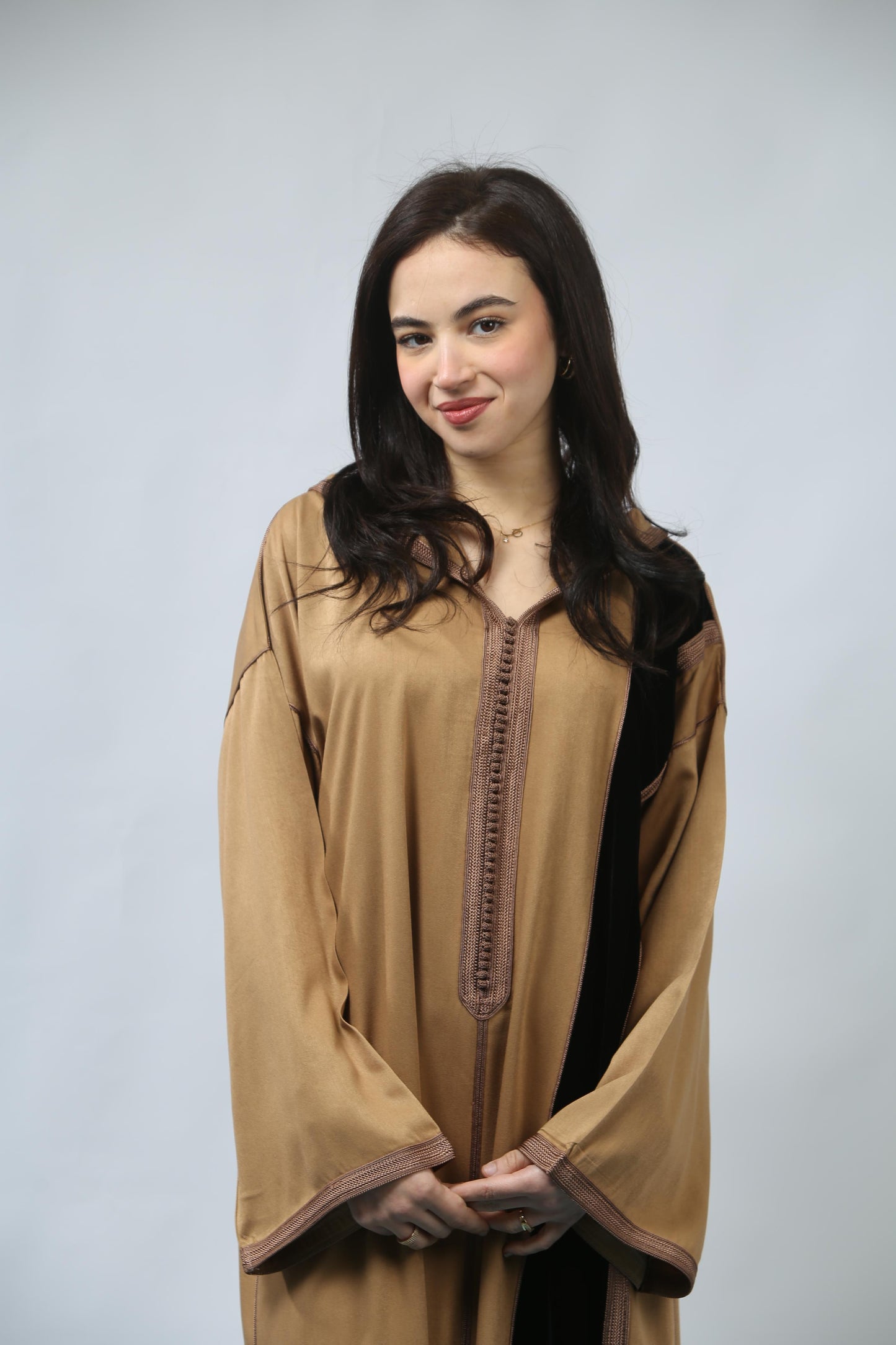 L'Essence Marocaine : La Jellaba Mekhzania entre Histoire et Modernité