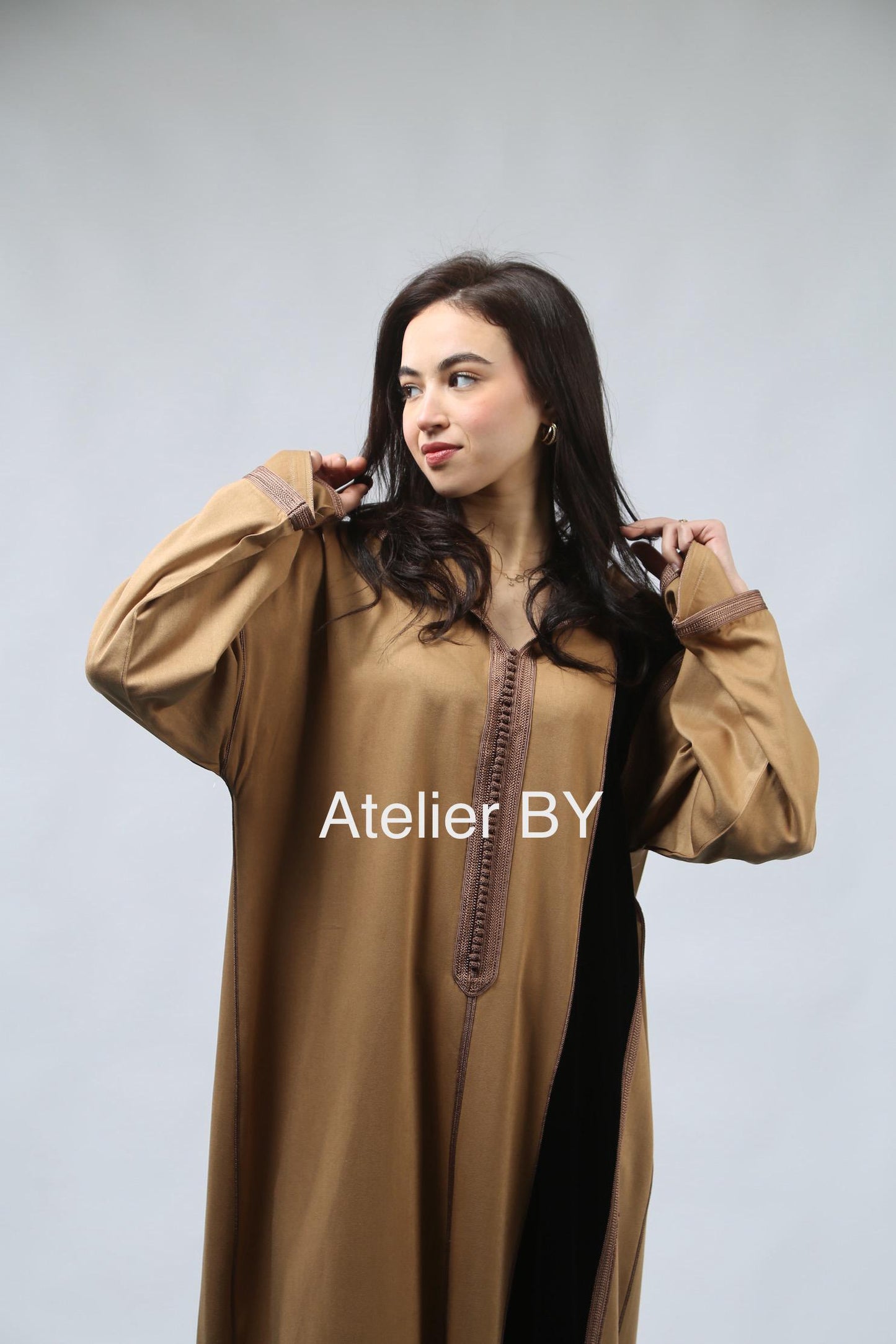 L'Essence Marocaine : La Jellaba Mekhzania entre Histoire et Modernité