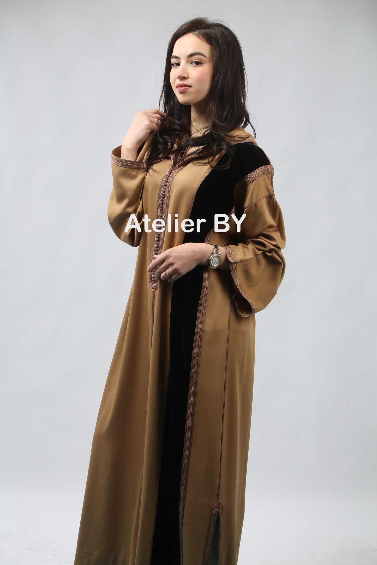 L'Essence Marocaine : La Jellaba Mekhzania entre Histoire et Modernité