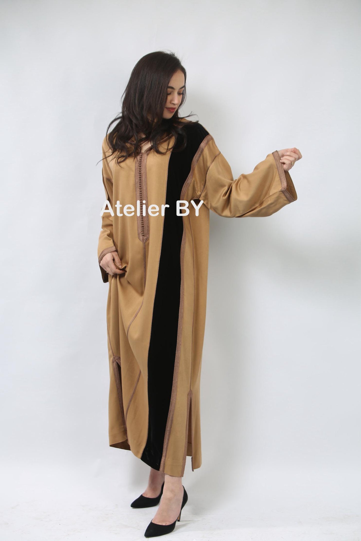 L'Essence Marocaine : La Jellaba Mekhzania entre Histoire et Modernité