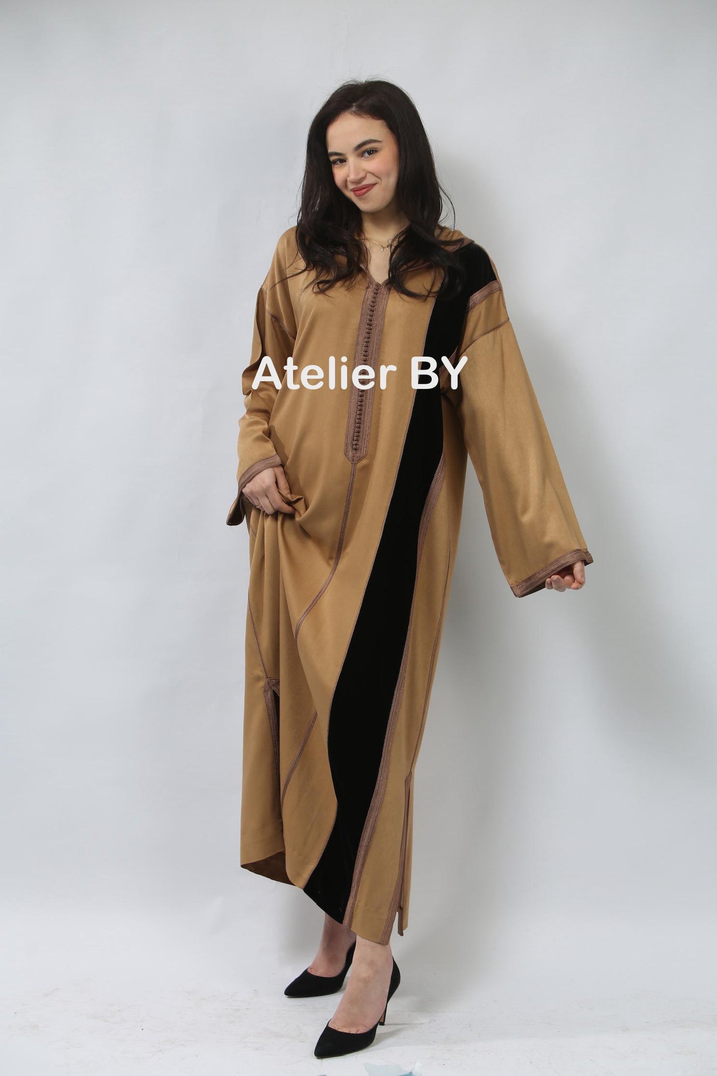 L'Essence Marocaine : La Jellaba Mekhzania entre Histoire et Modernité