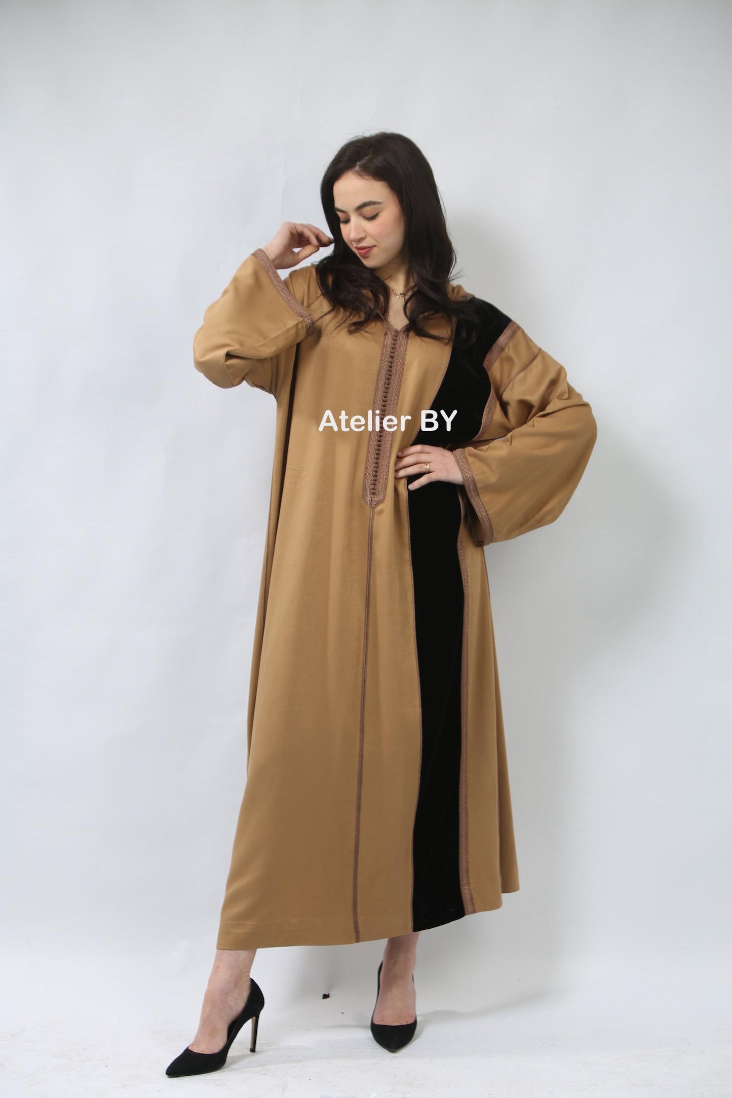 L'Essence Marocaine : La Jellaba Mekhzania entre Histoire et Modernité