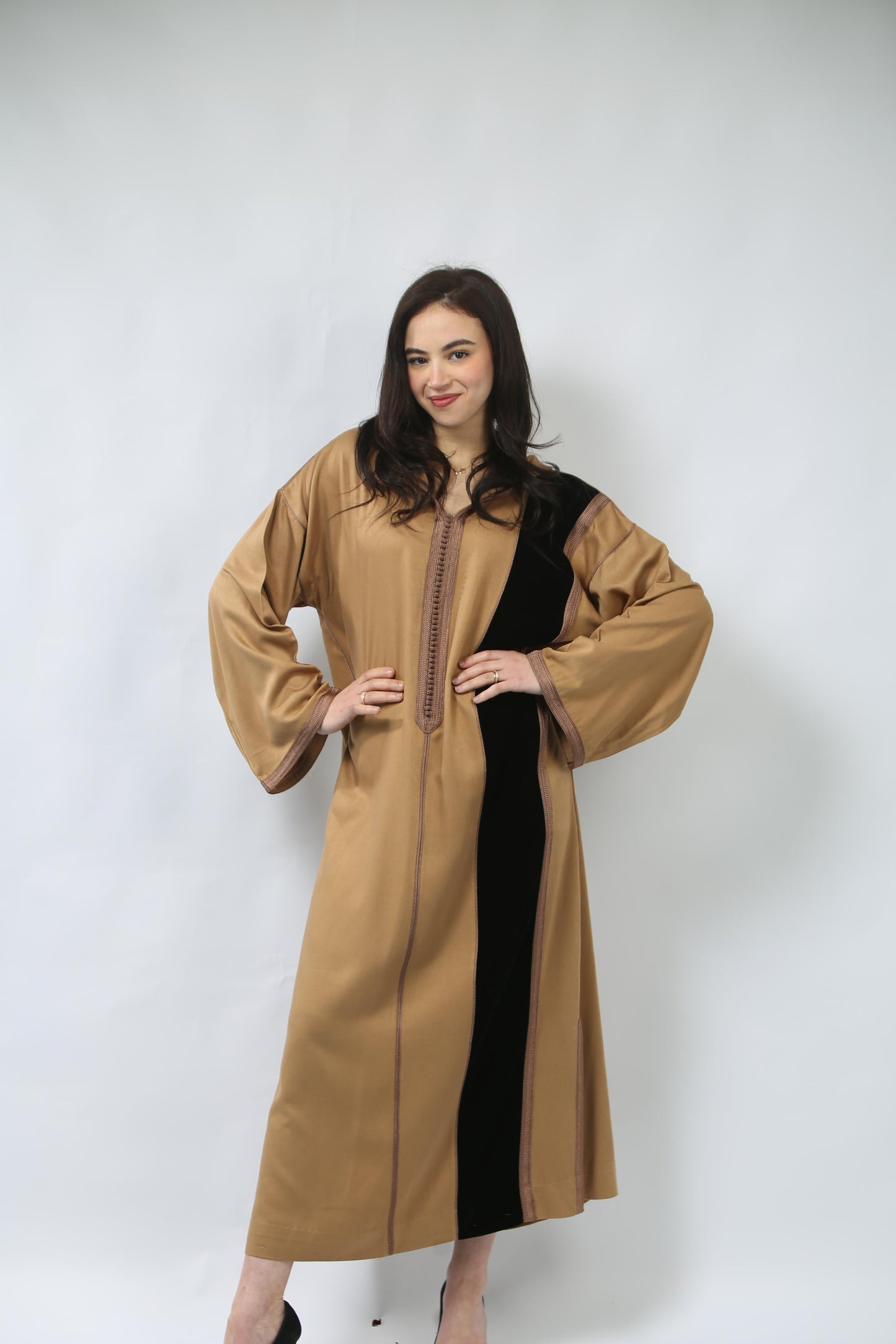 L'Essence Marocaine : La Jellaba Mekhzania entre Histoire et Modernité