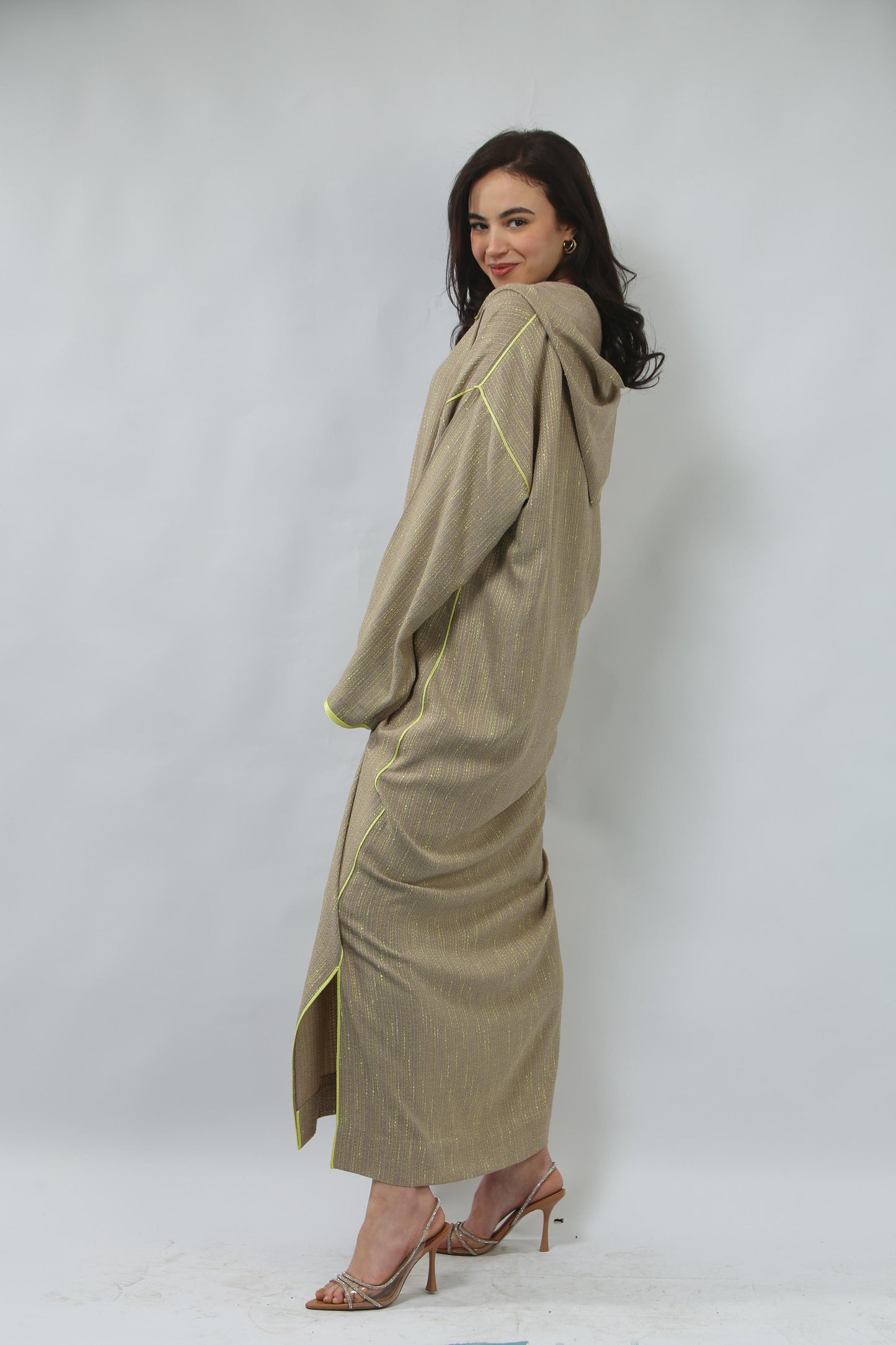 Style et Confort – Jellaba Mekhzania aux Finitions Soignées