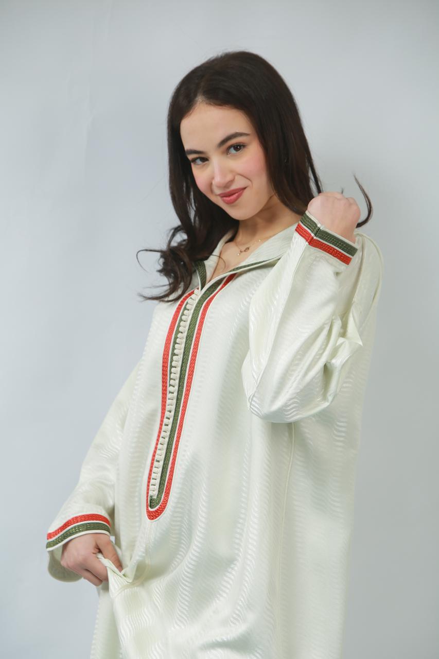 Luxe en Mouvement : Jellaba Shantung aux Détails en Orange et Kaki