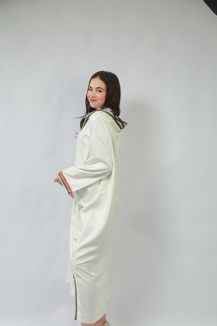 Luxe en Mouvement : Jellaba Shantung aux Détails en Orange et Kaki