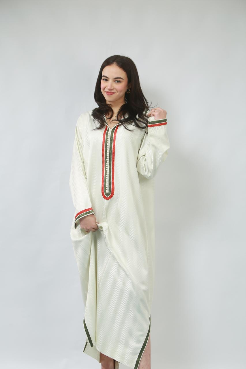 Luxe en Mouvement : Jellaba Shantung aux Détails en Orange et Kaki