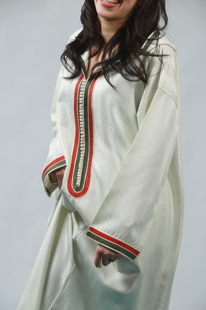 Luxe en Mouvement : Jellaba Shantung aux Détails en Orange et Kaki