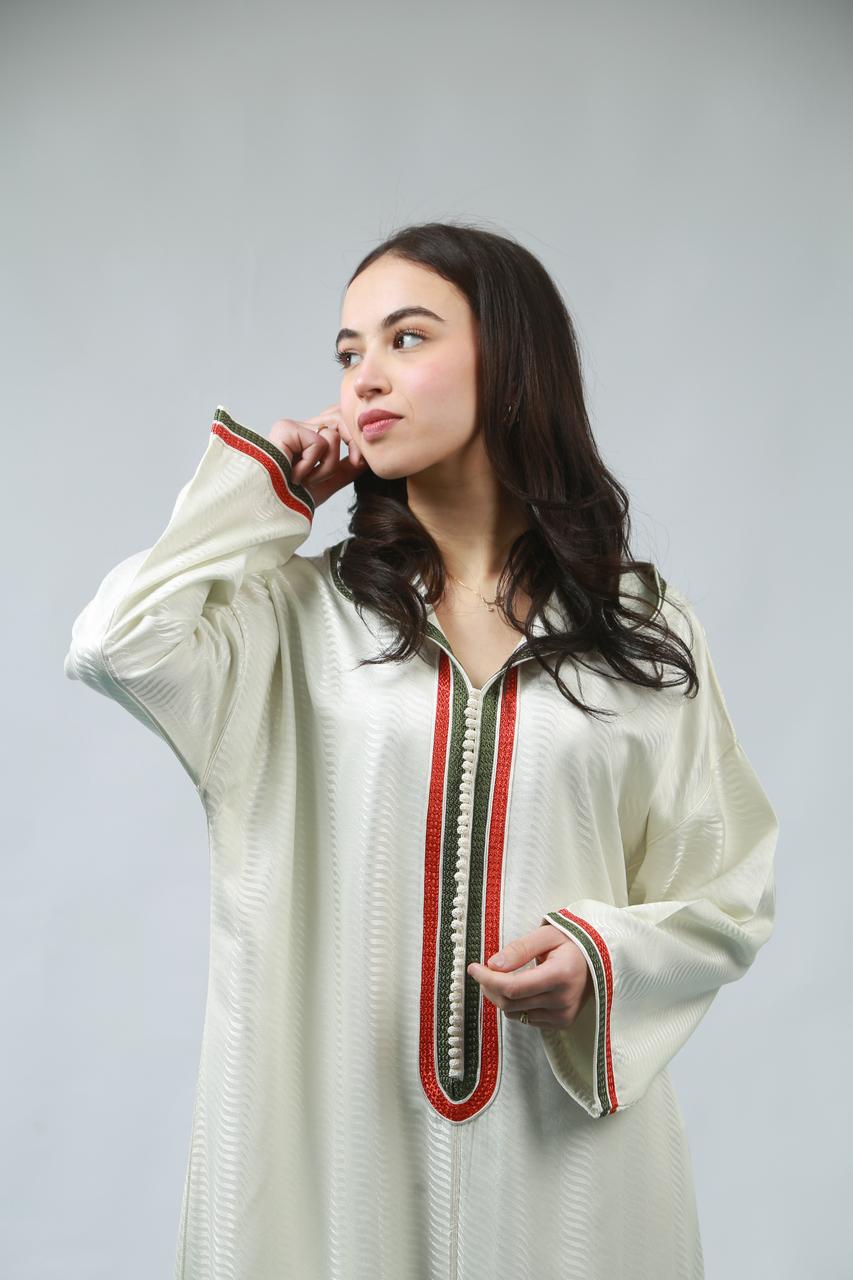 Luxe en Mouvement : Jellaba Shantung aux Détails en Orange et Kaki