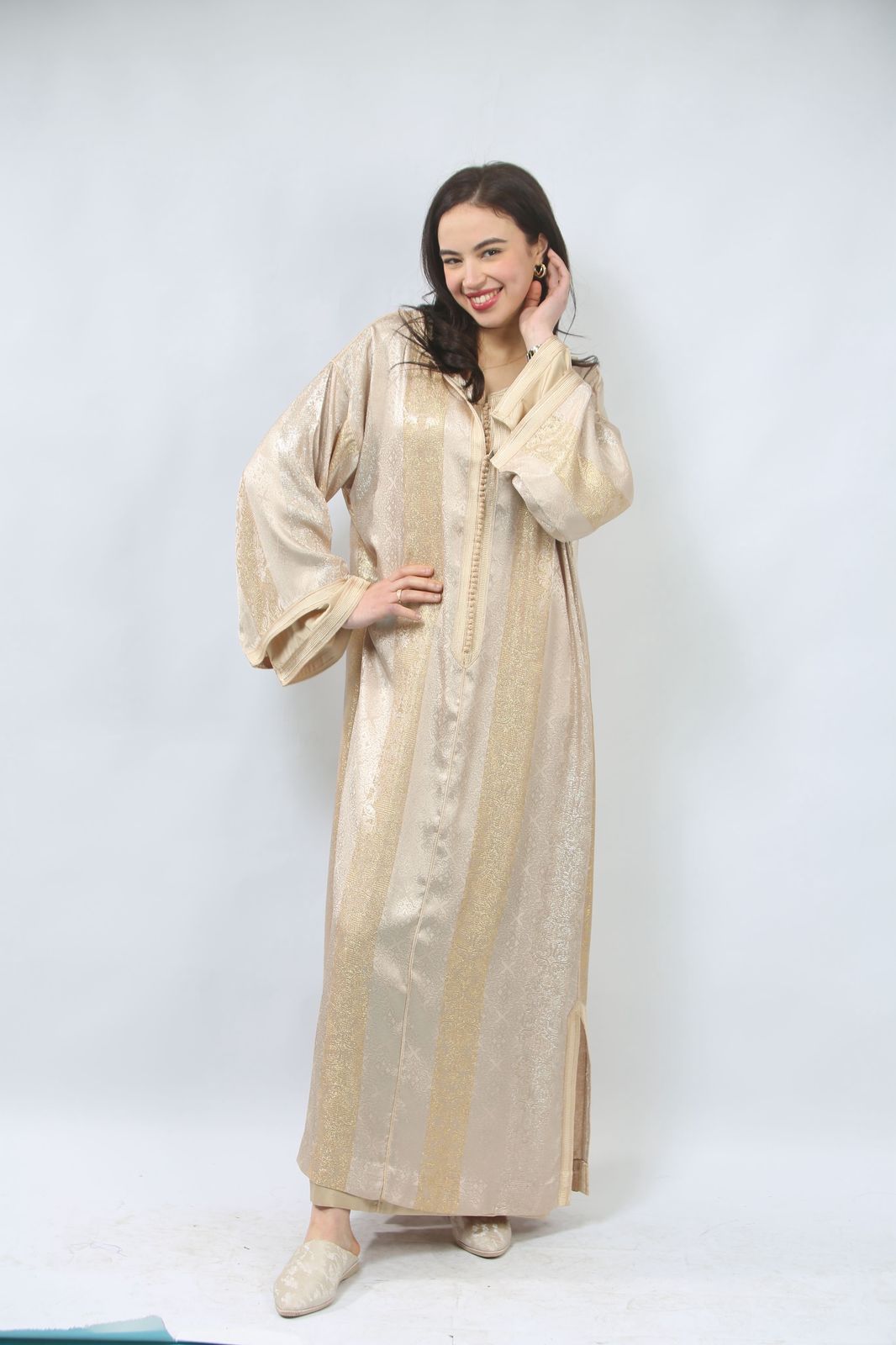 Tradition et modernité : La Jellaba Makhzania, un choix majestueux