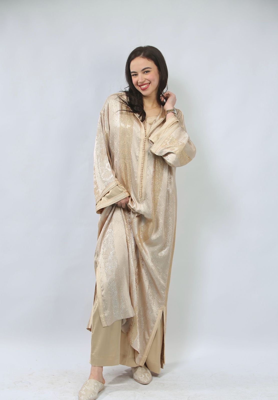 Tradition et modernité : La Jellaba Makhzania, un choix majestueux