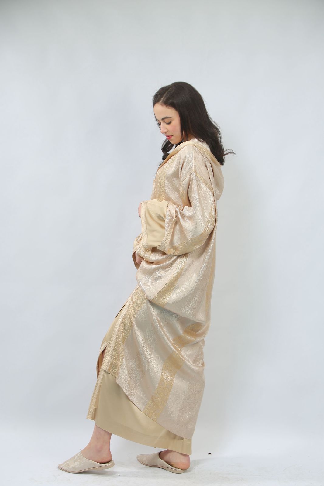 Tradition et modernité : La Jellaba Makhzania, un choix majestueux