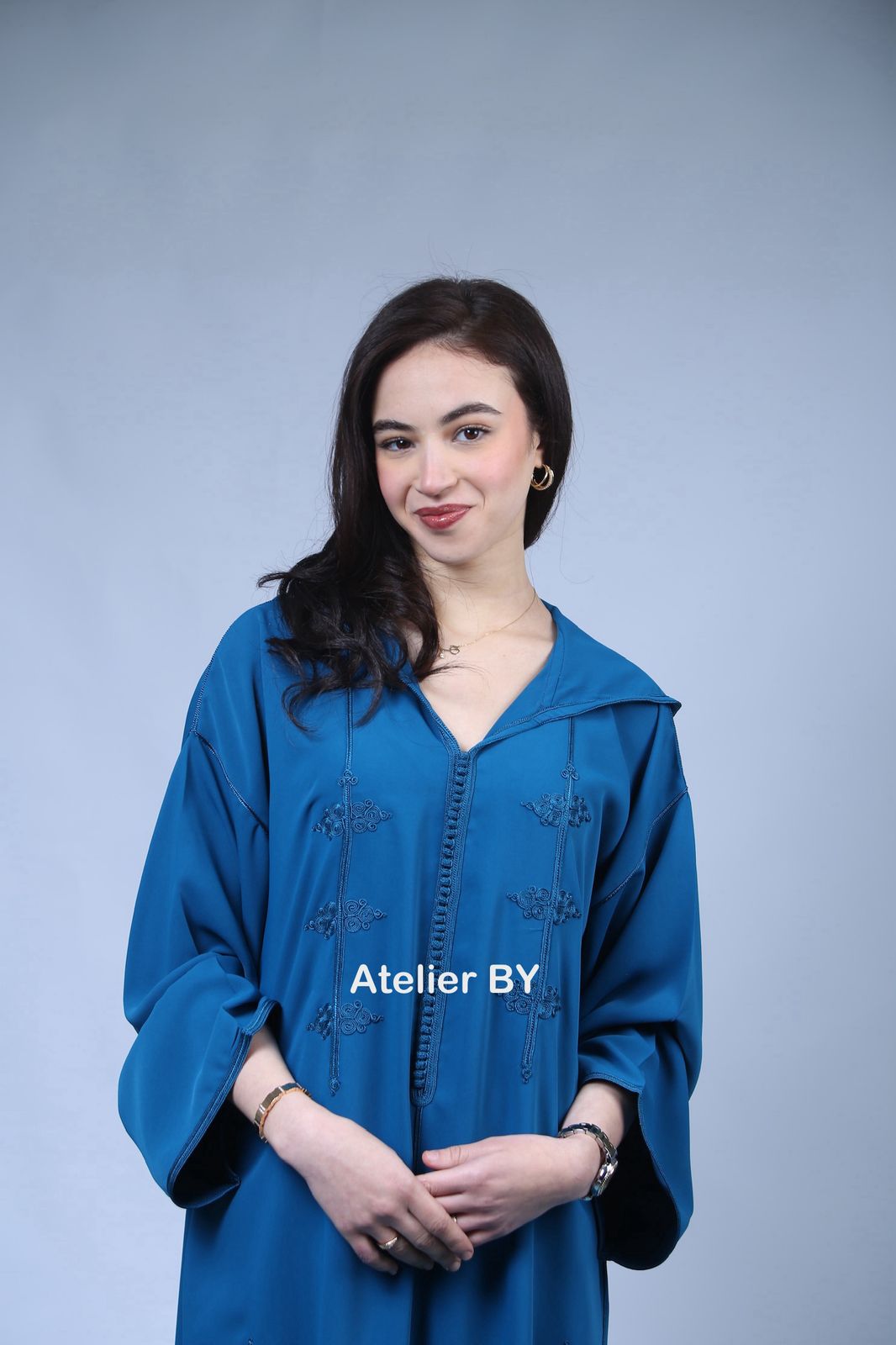 Élégance Marine : Jellaba Mekhzania en Bleu Pétrole et Soie