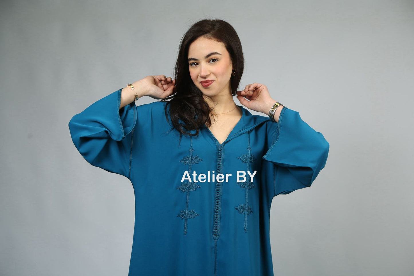 Élégance Marine : Jellaba Mekhzania en Bleu Pétrole et Soie