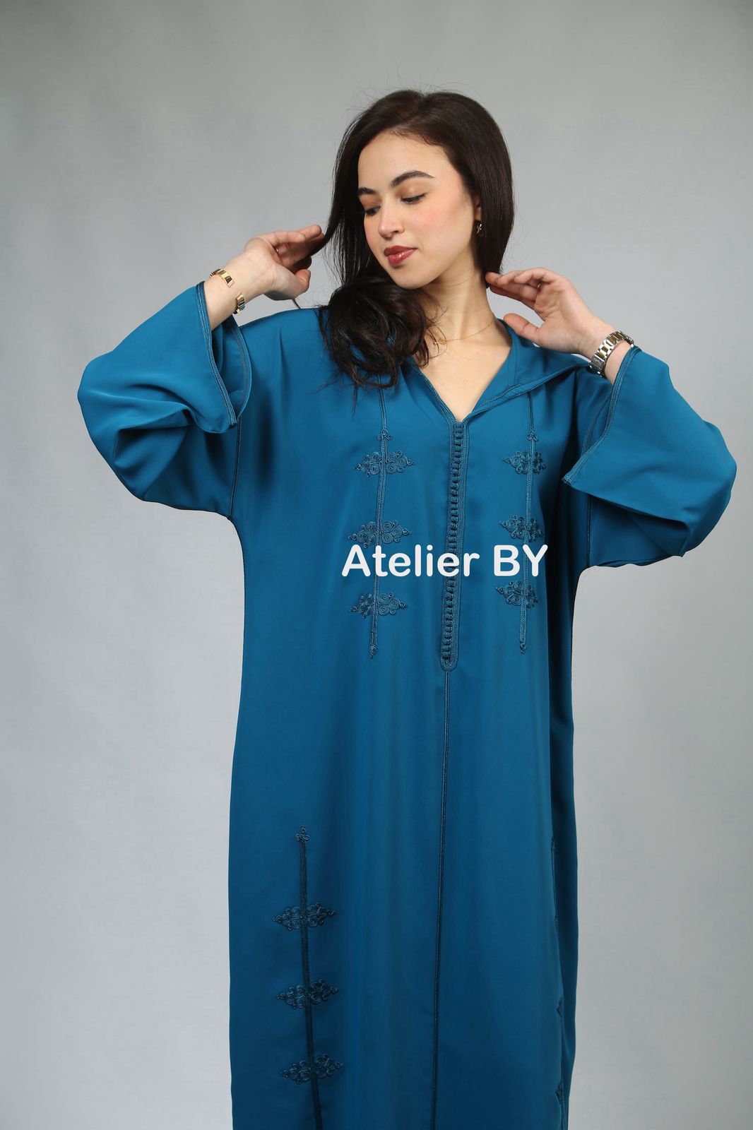 Élégance Marine : Jellaba Mekhzania en Bleu Pétrole et Soie