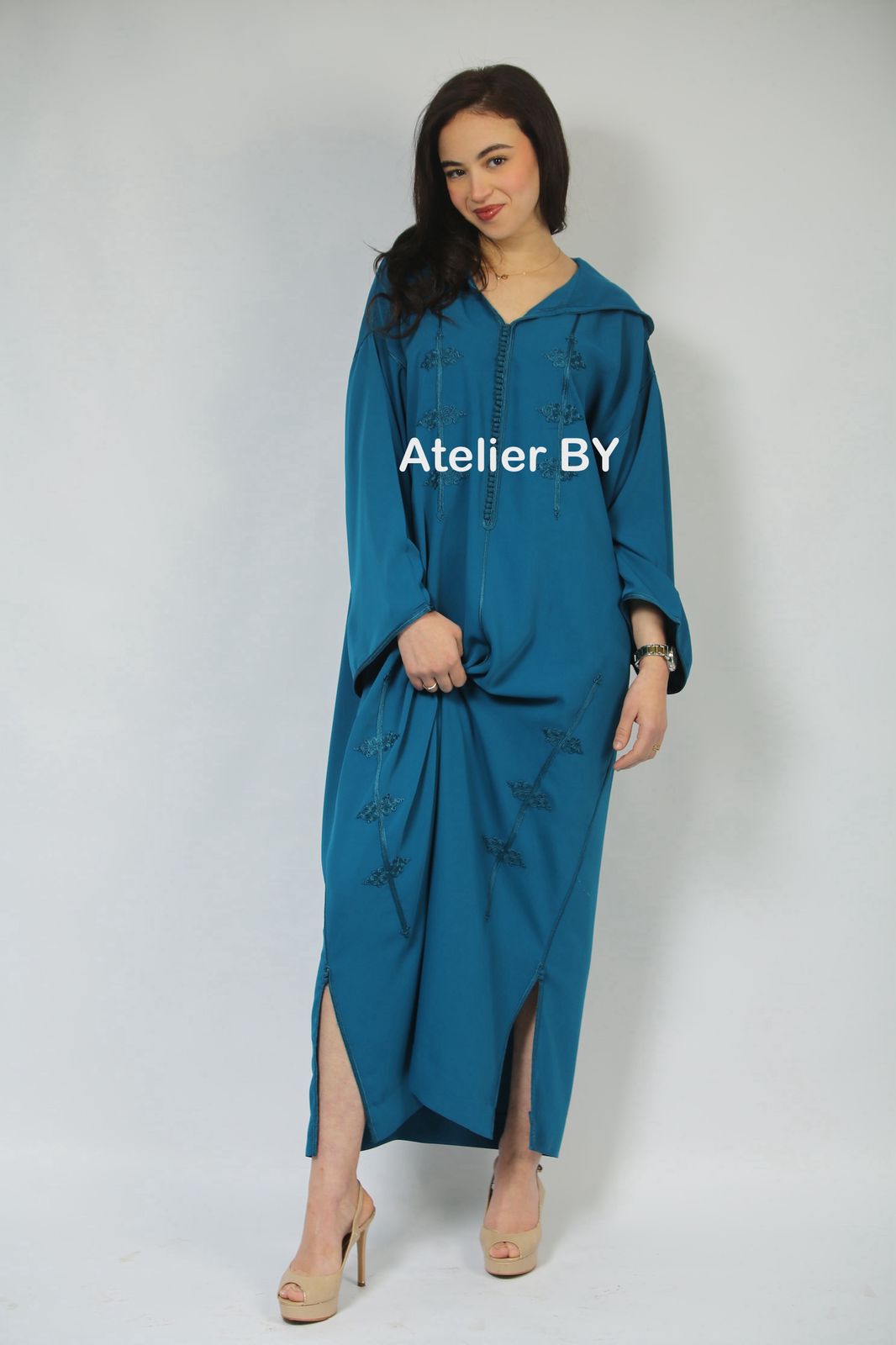 Élégance Marine : Jellaba Mekhzania en Bleu Pétrole et Soie