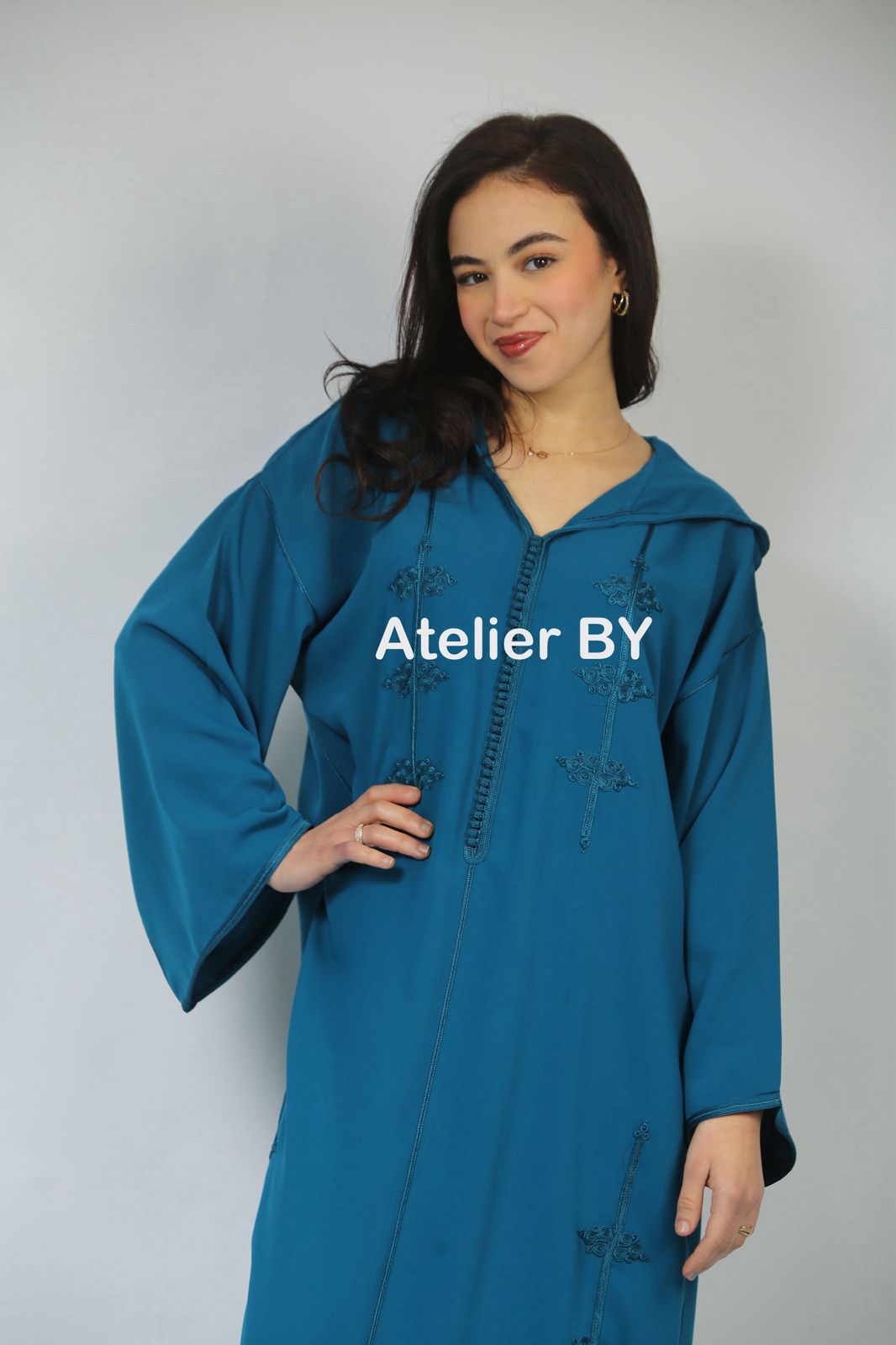 Élégance Marine : Jellaba Mekhzania en Bleu Pétrole et Soie