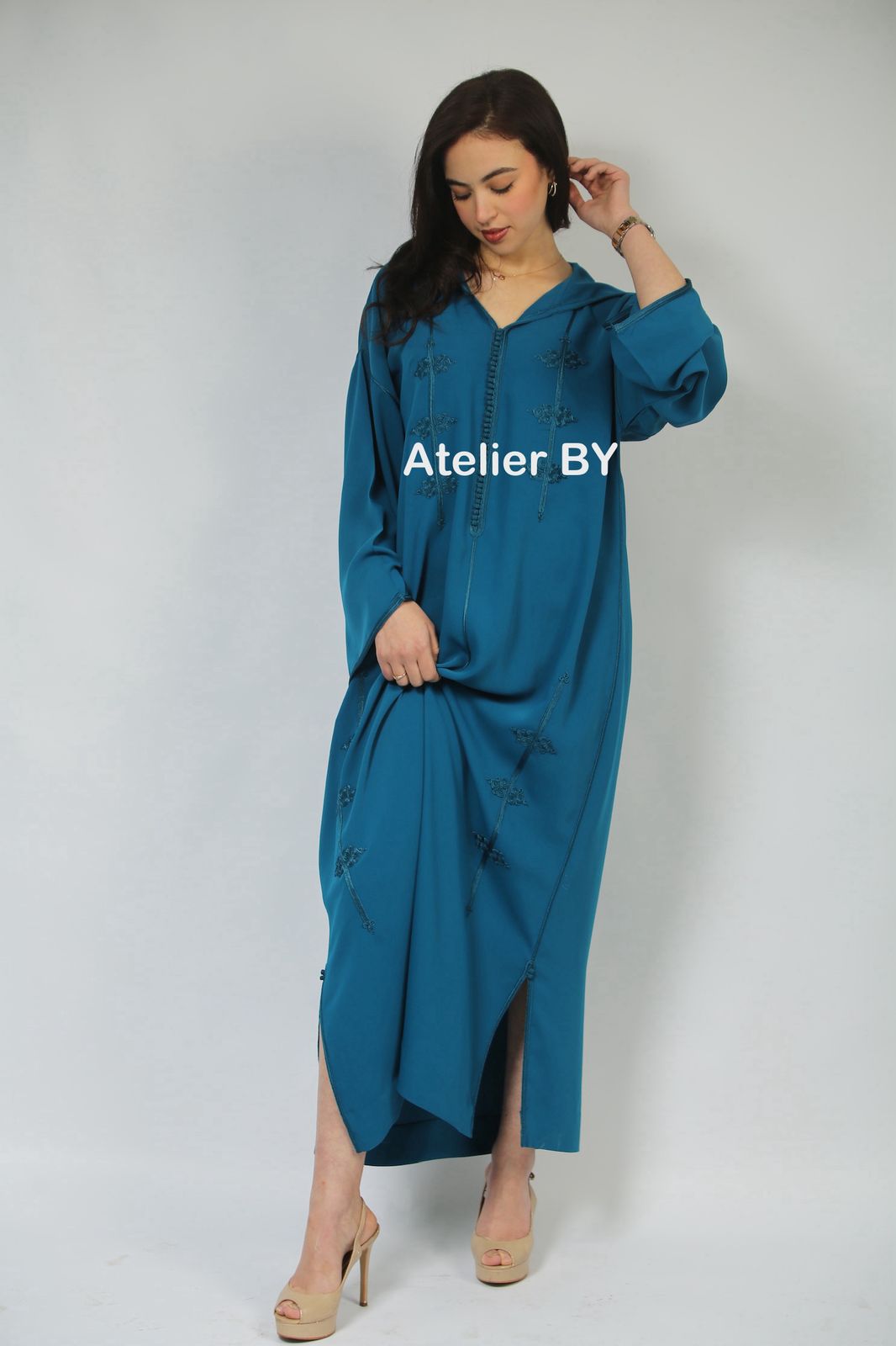 Élégance Marine : Jellaba Mekhzania en Bleu Pétrole et Soie