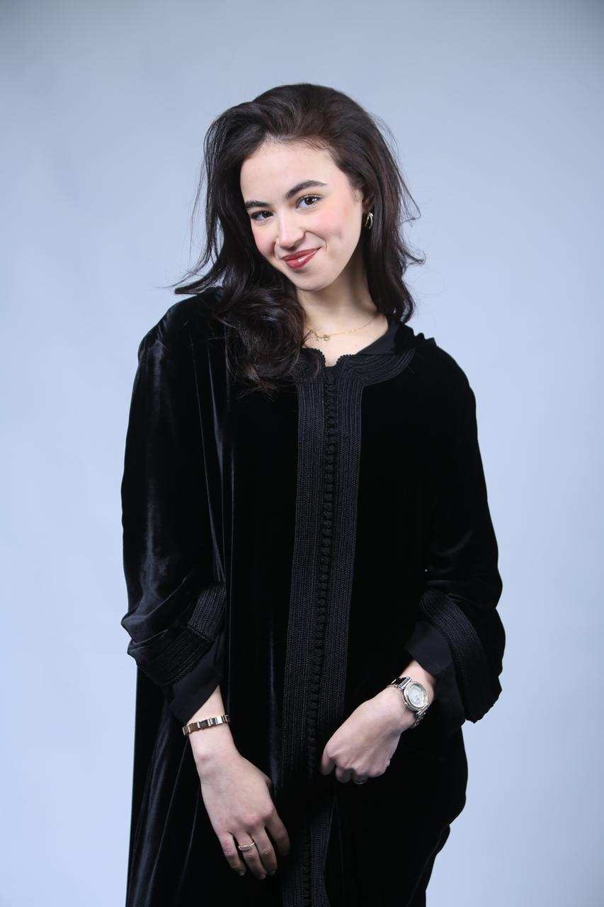 Chic et Sophistiquée : Jellaba en Velours Noir aux Finitions Précieuses