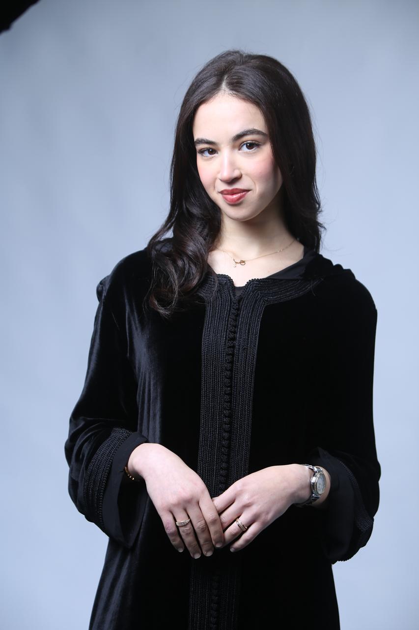 Chic et Sophistiquée : Jellaba en Velours Noir aux Finitions Précieuses