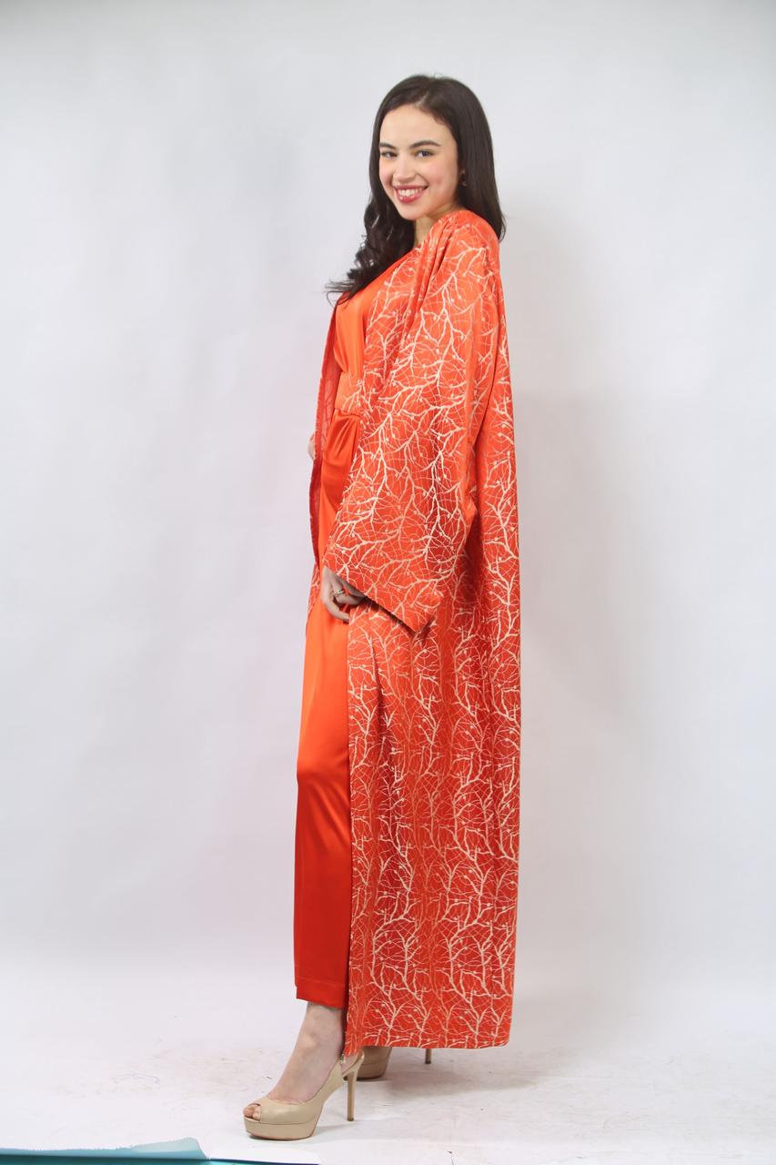 Le rouge brique réinventé : une allure captivante et sophistiquée