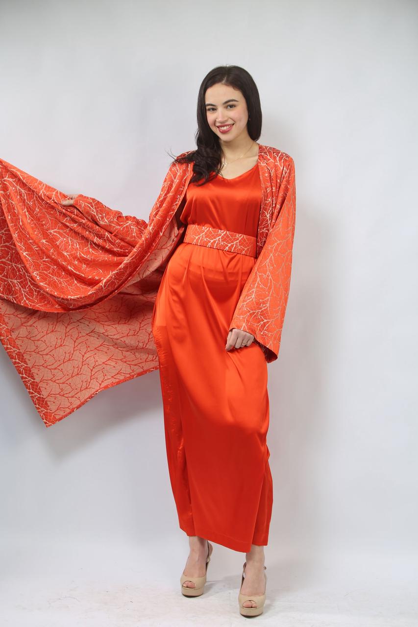 Le rouge brique réinventé : une allure captivante et sophistiquée