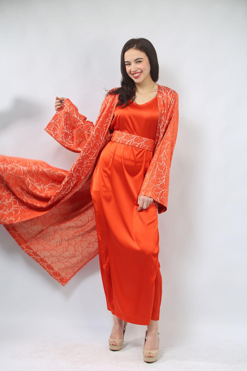 Le rouge brique réinventé : une allure captivante et sophistiquée