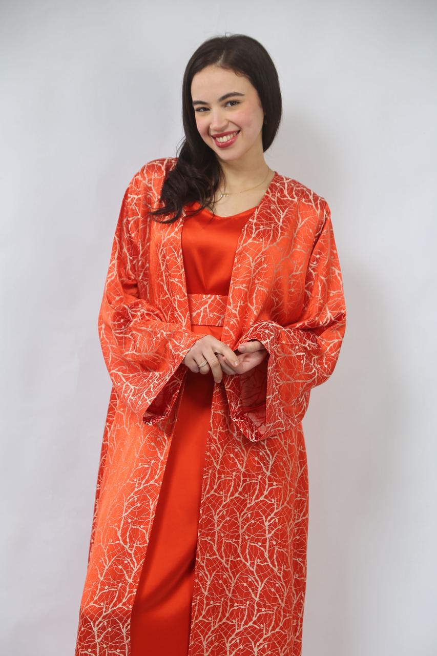 Le rouge brique réinventé : une allure captivante et sophistiquée