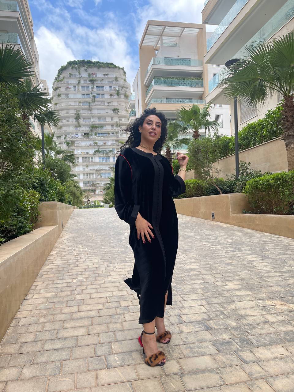 Caftan en velours de soie sfifa, une fusion élégante des styles